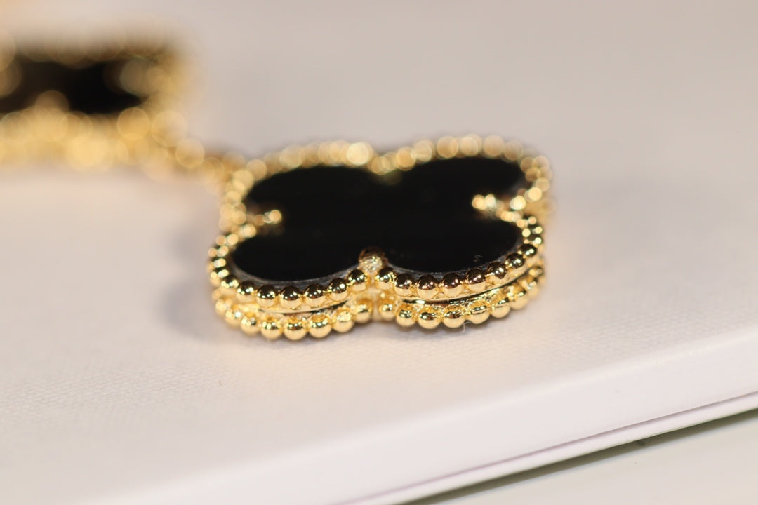 [valéa jewellery]CLOVER EARRINGS GOLD ONYX MOP 3 MOTIF