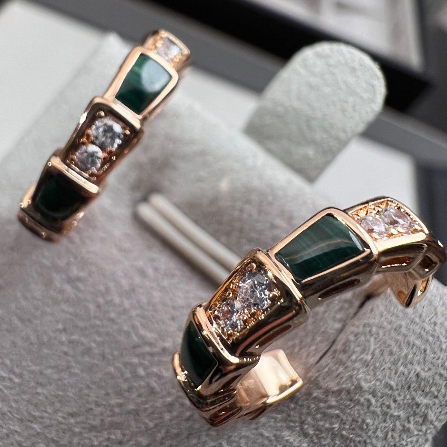 [valéa jewellery]SERPENTI MALACHITE PINK GOLD EARRINGS