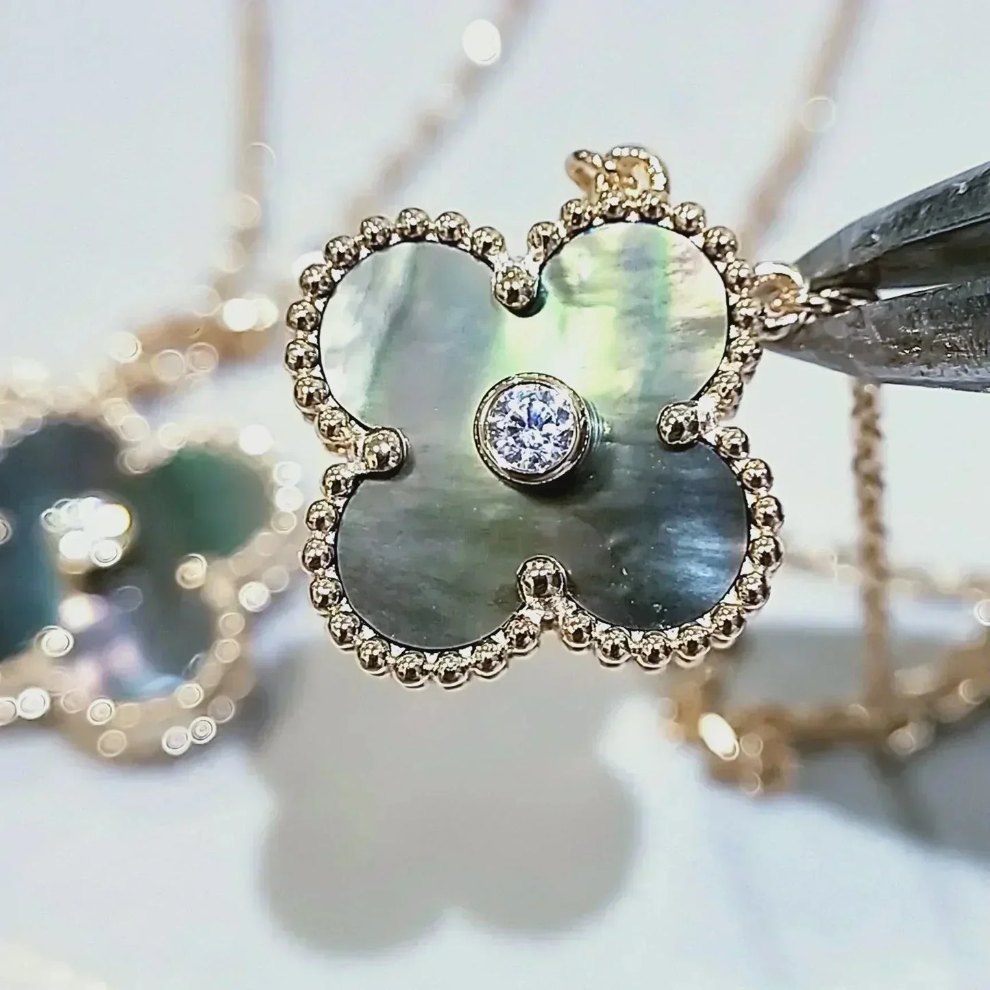 [Valéa jewellery]CLOVER 15MM DIAMOND AND MOTHER-OF-GREY NECKLACE