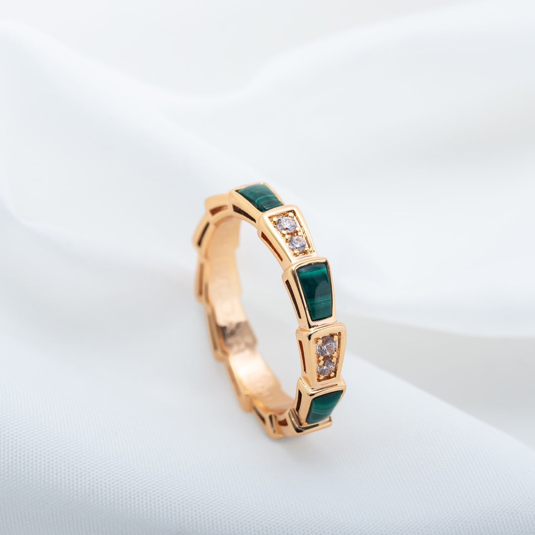 [valéa jewellery]SERPENTI RING PINK GOLD MALACHITE DIAMOND 3MM