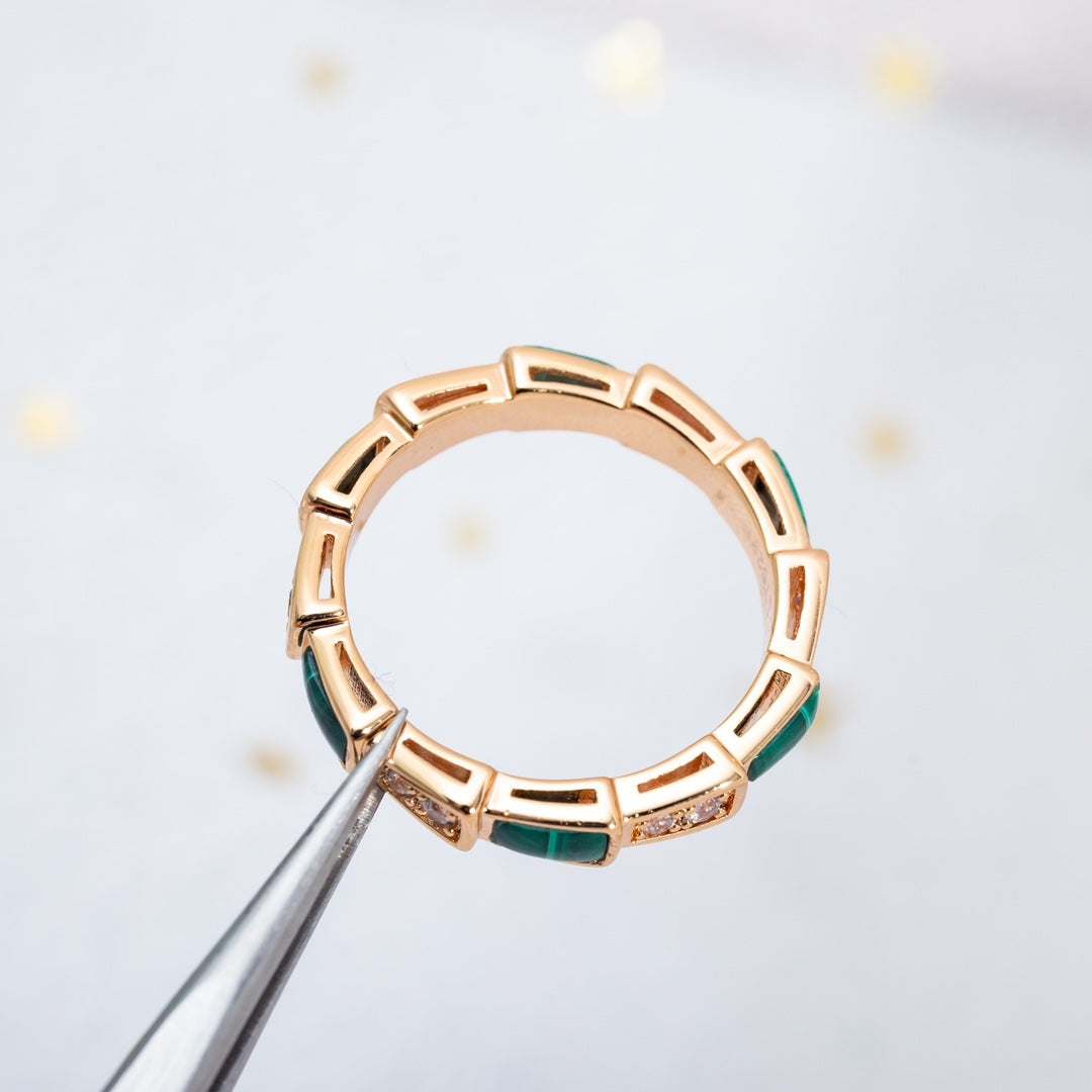 [valéa jewellery]SERPENTI RING PINK GOLD MALACHITE DIAMOND 3MM