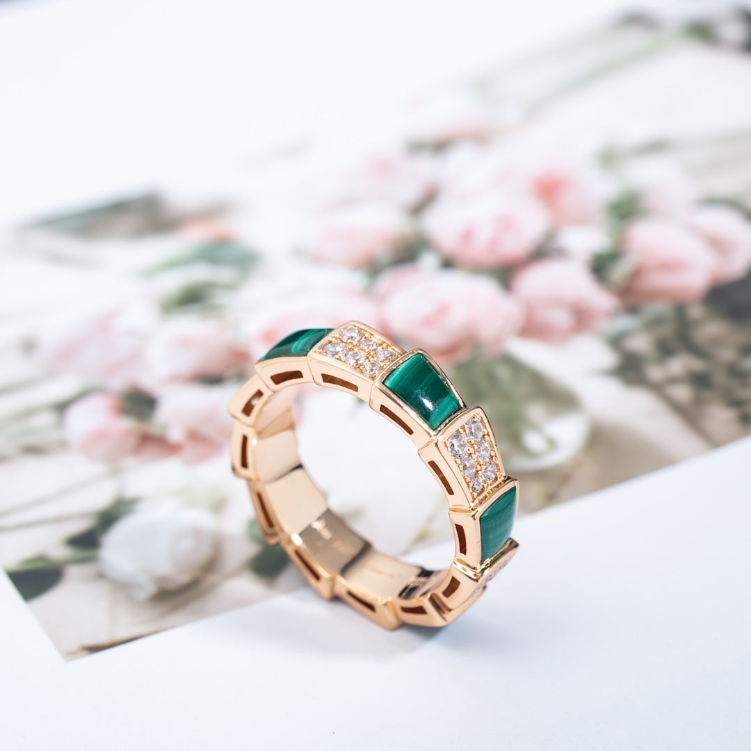 [valéa jewellery]SERPENTI RING PINK GOLD MALACHITE DIAMOND PAVED 4MM