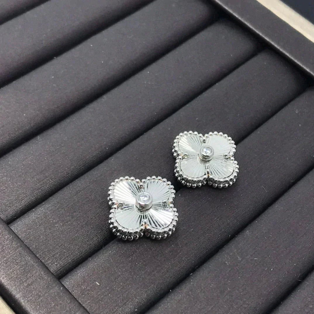 [Valéa jewellery]CLOVER MINI 9.5MM LASER EARRINGS