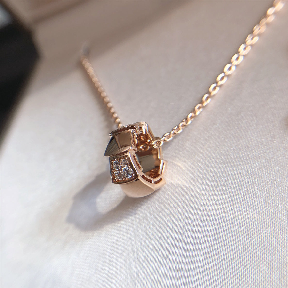 [valéa jewellery]SERPENTI PEDANT DIAMOND PINK GOLD NECKLACE