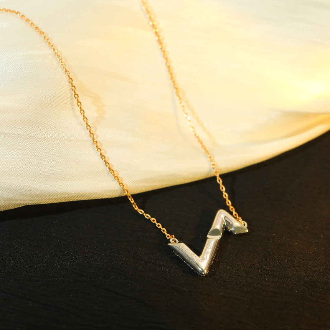 [valéa jewellery]VOLT SILVER DIAMOND PEDANT NECKLACE