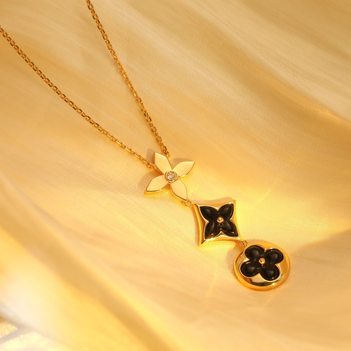 [valéa jewellery]STAR AND SUN ONYX PINK GOLD NECKLACE