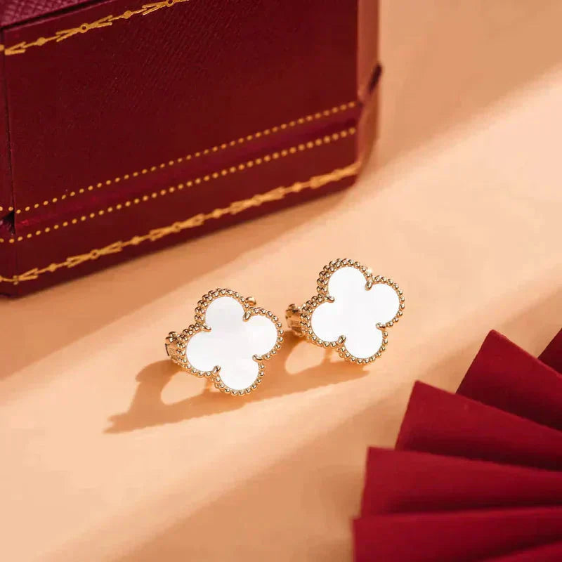 [Valéa jewellery]CLOVER MEDIUM 1 MOTIFS  WHITE MOP STUD EARRINGS