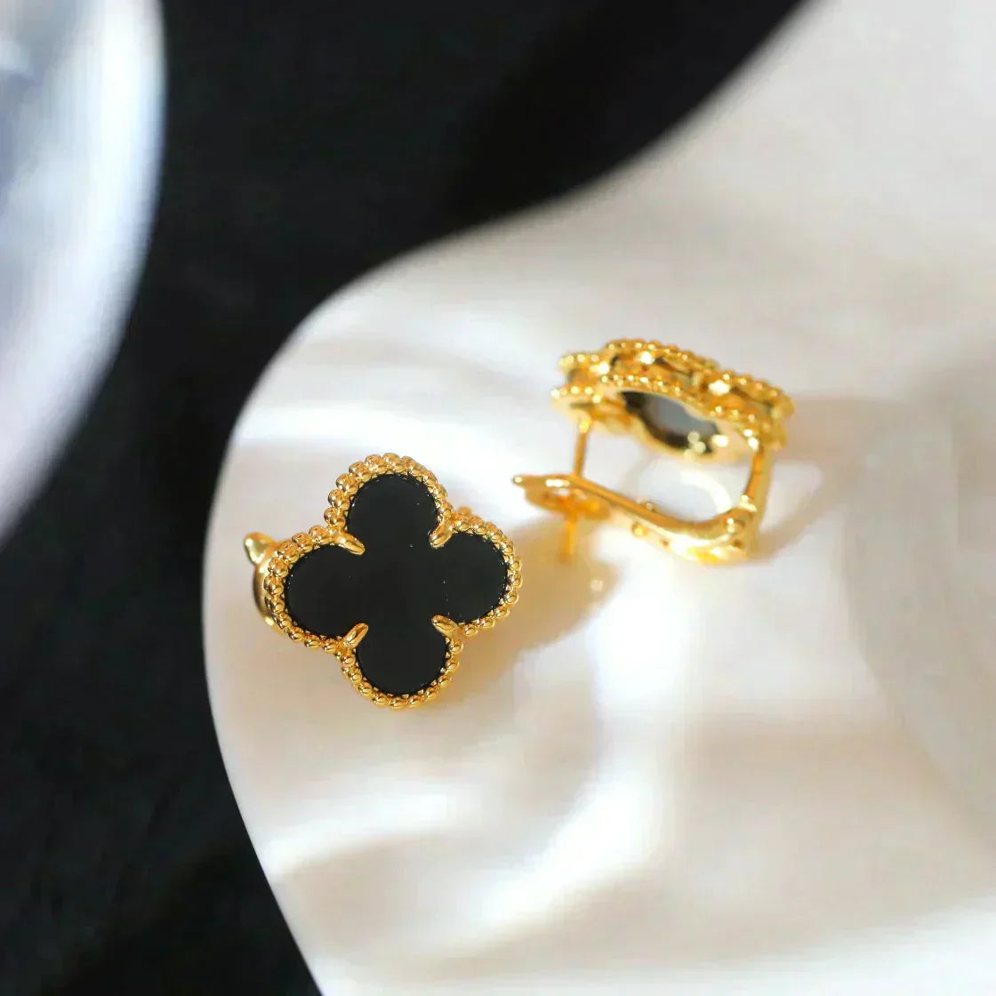 [Valéa jewellery]CLOVER MEDIUM 1 MOTIFS  ONYX STUD EARRINGS