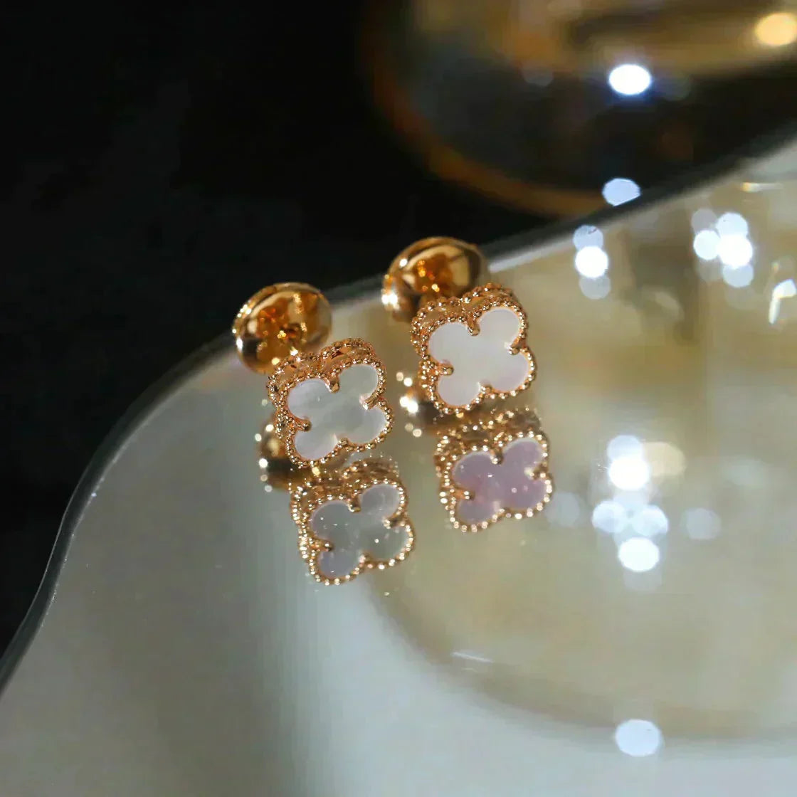 [Valéa jewellery]CLOVER MINI 9.5MM WHITE MOP EARRINGS