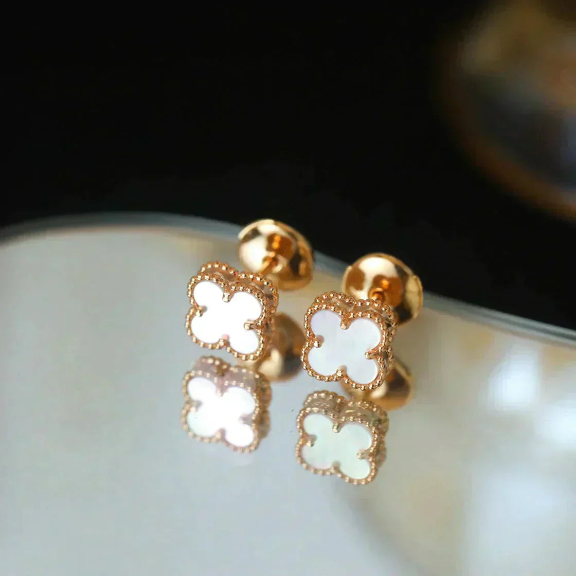 [Valéa jewellery]CLOVER MINI 9.5MM WHITE MOP EARRINGS