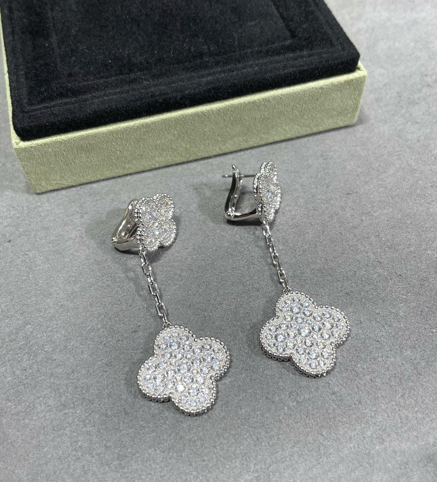 [Valéa jewellery]CLOVER 2 MOTIFS DIAMOND PAVED SILVER EARRINGS