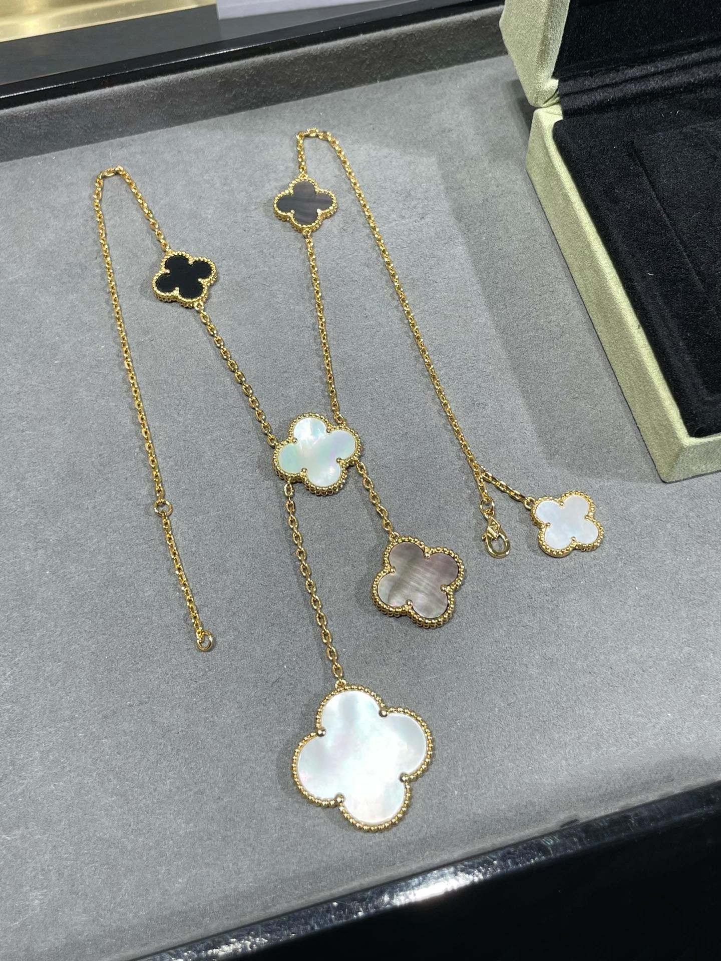 [Valéa jewellery]CLOVER 6 MOTIF MOP ONYX GOLD NECKLACE