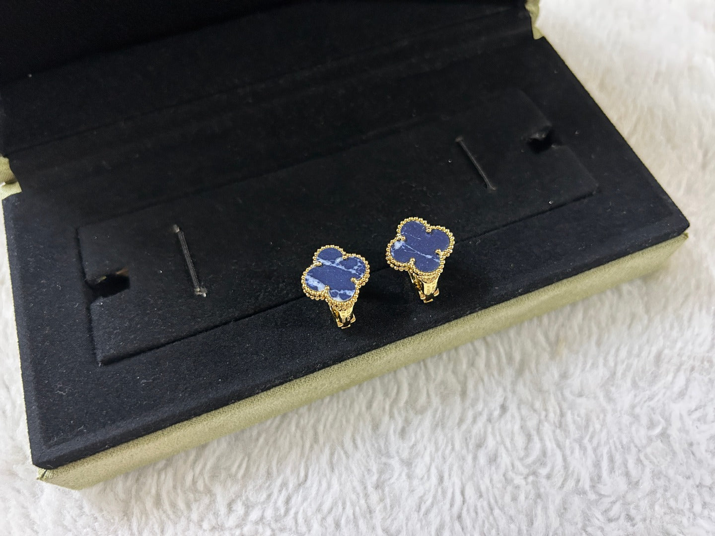 [Valéa jewellery]CLOVER PIETERSITE MEDIUM STUD EARRINGS