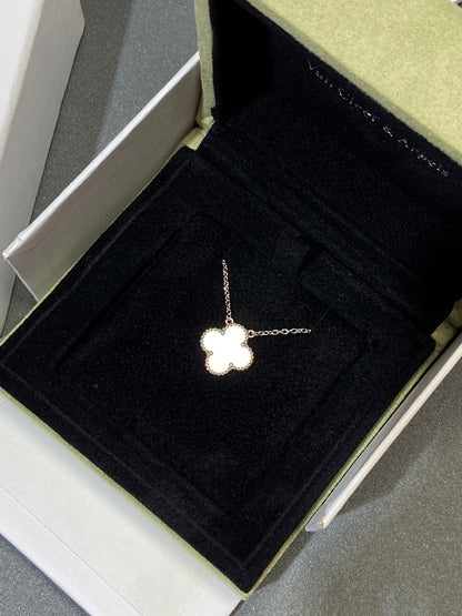 [Valéa jewellery]CLOVER MEDIUM SILVER WHITE MOP NECKLACE