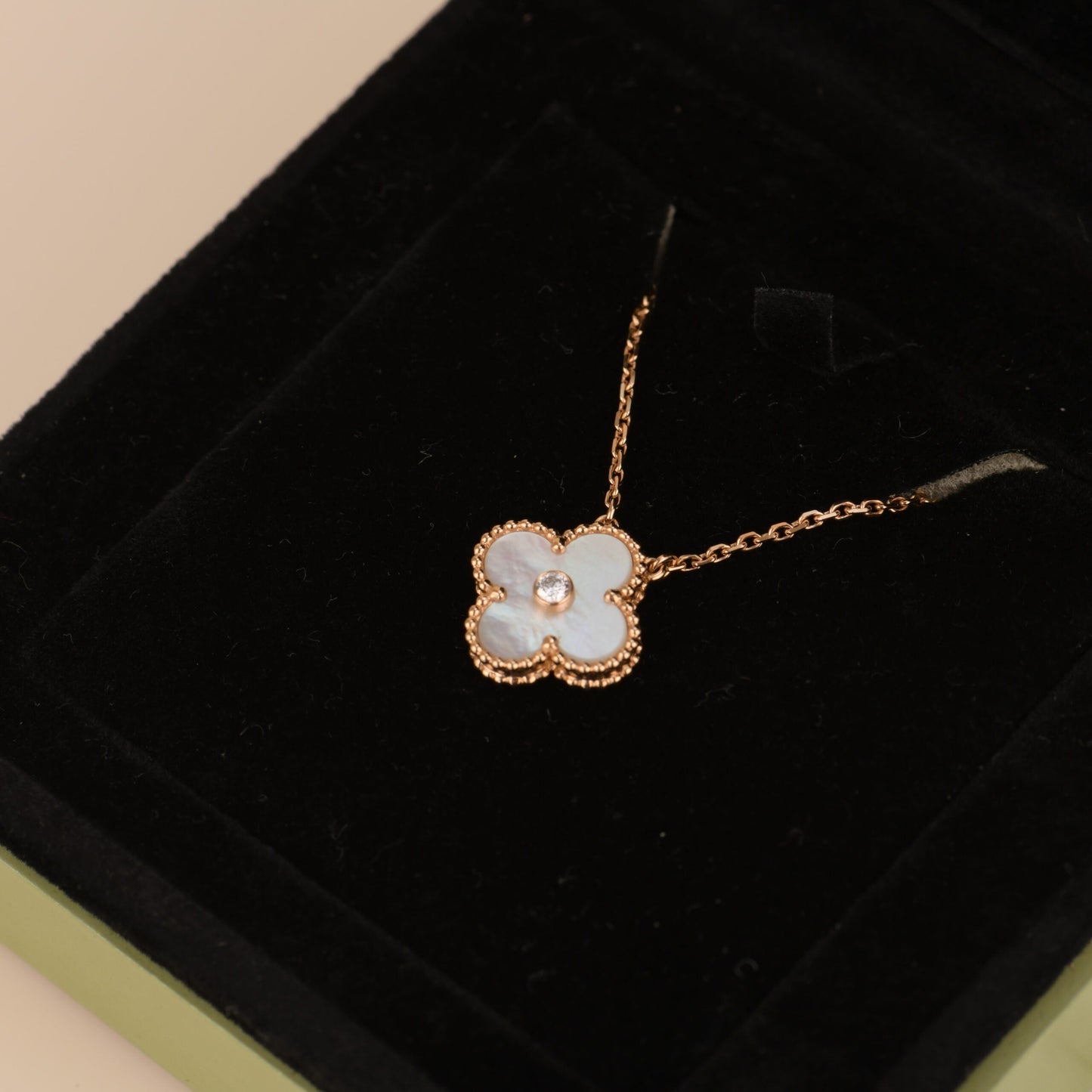 [Valéa jewellery]CLOVER 15MM DIAMOND WHITE FRITILLARIA NECKLACE