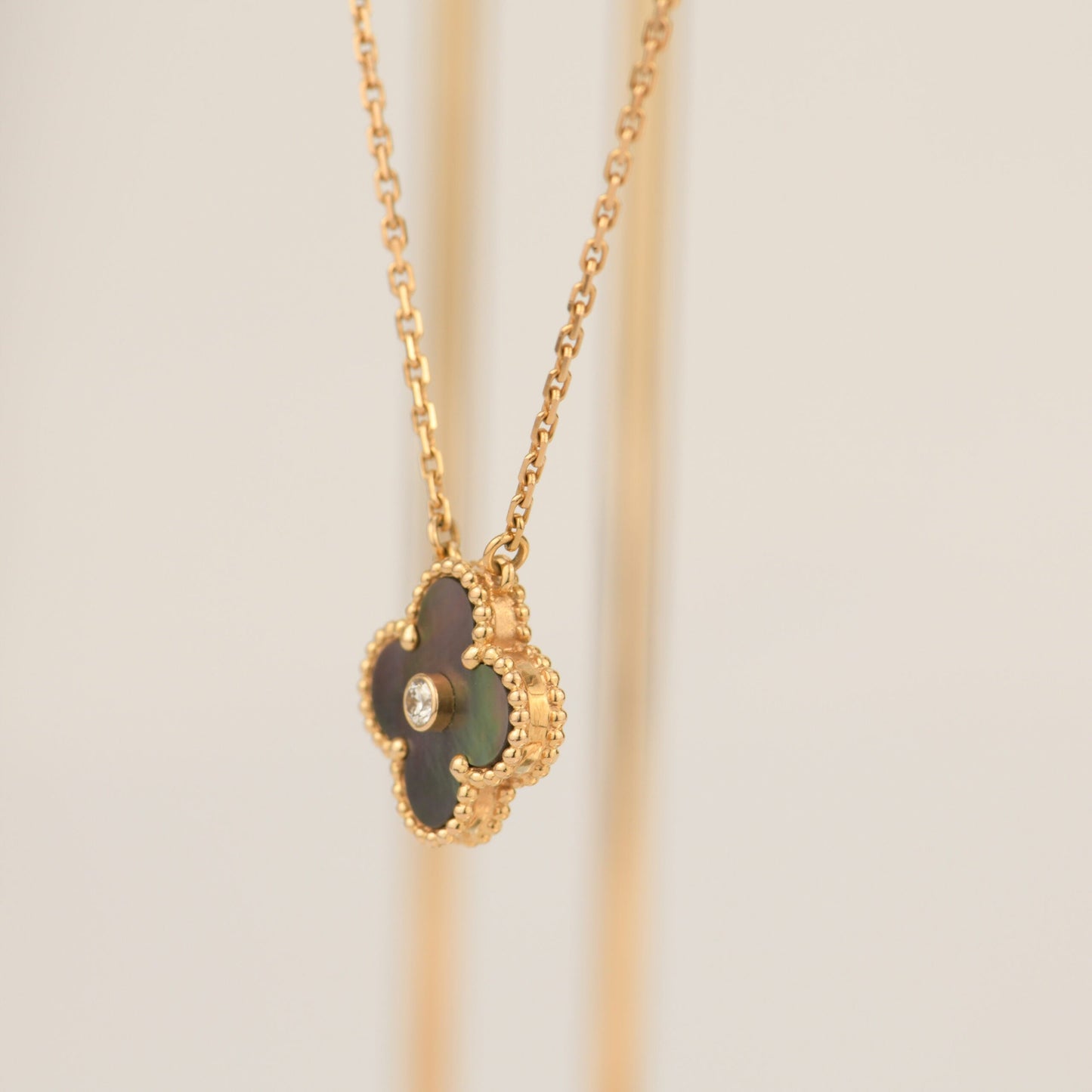 [Valéa jewellery]CLOVER 15MM DIAMOND AND MOTHER-OF-GREY NECKLACE