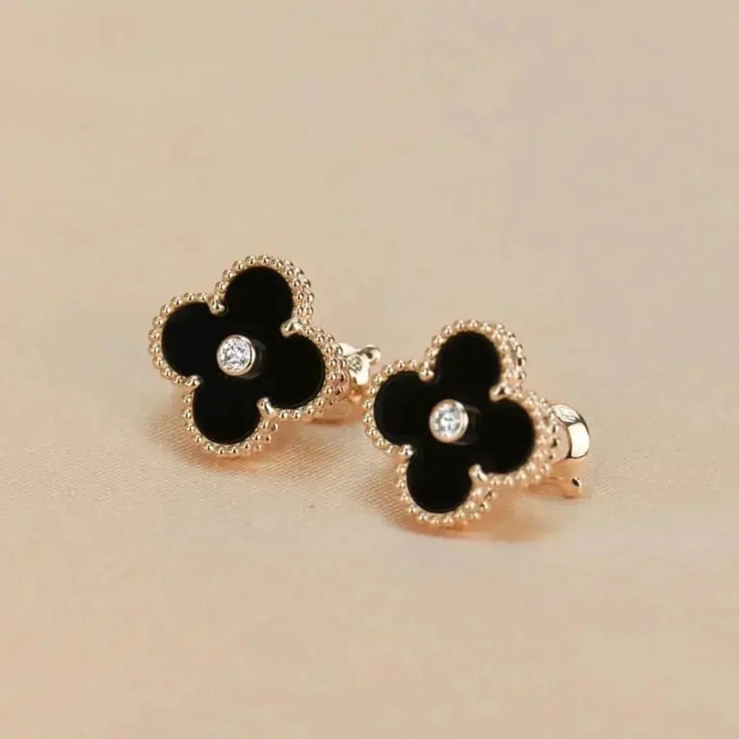 [Valéa jewellery]CLOVER MEDIUM 1 MOTIFS ONYX DIAMOND EARRINGS