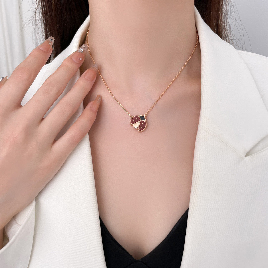 [Valéa jewellery]LUCKY  CARNELIANS LADYBUG NECKLACE