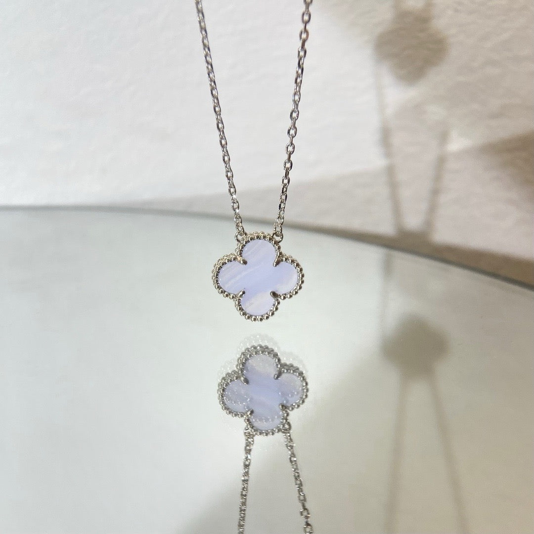 [Valéa jewellery]CLOVER 15MM BLUE CHALCEDONY NECKLACE SILVER