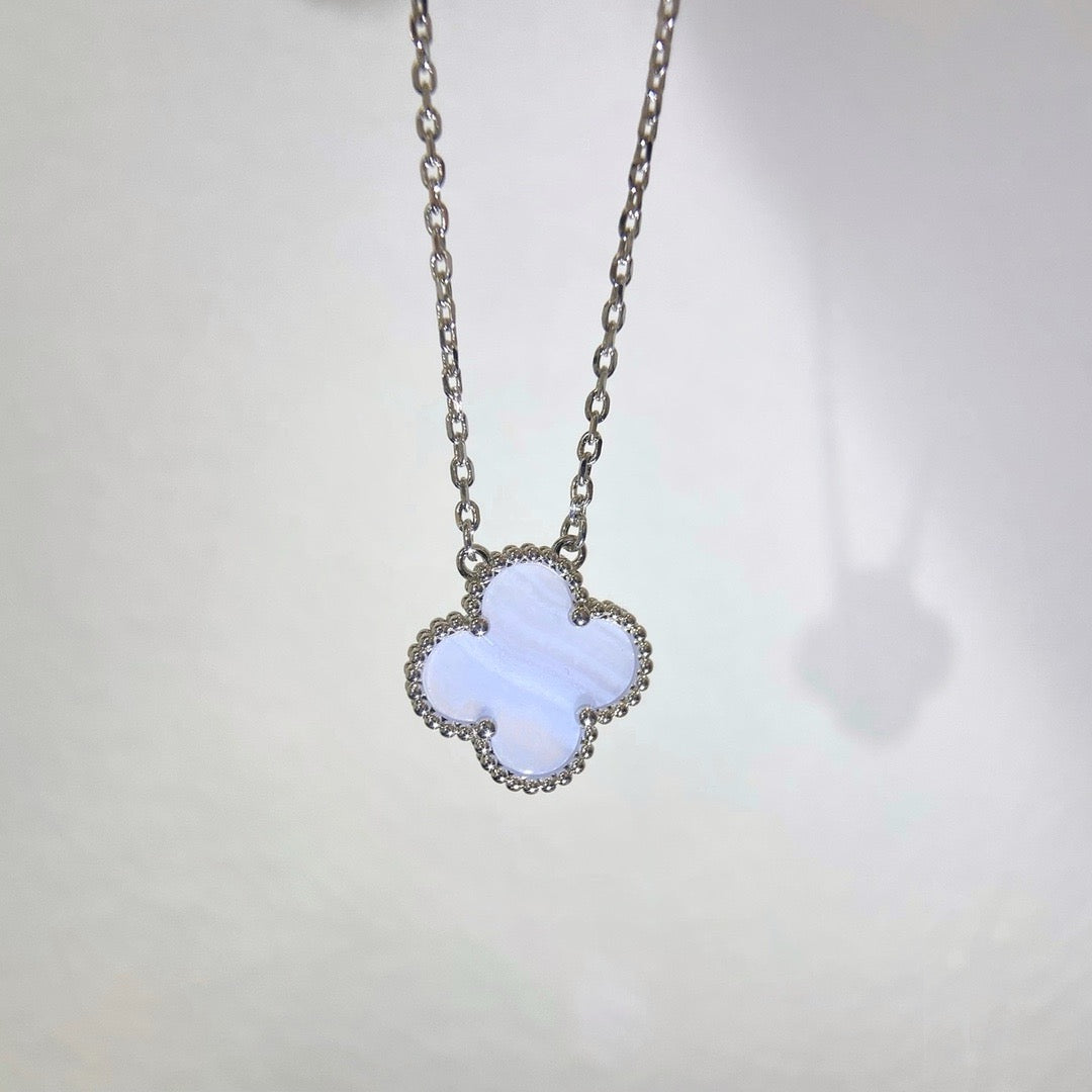 [Valéa jewellery]CLOVER 15MM BLUE CHALCEDONY NECKLACE SILVER