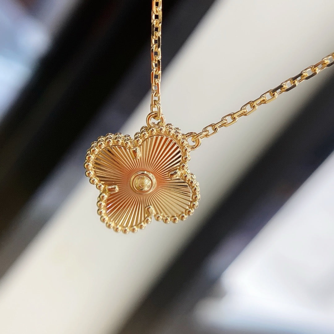 [Valéa jewellery]CLOVER 15MM LASER NECKLACE