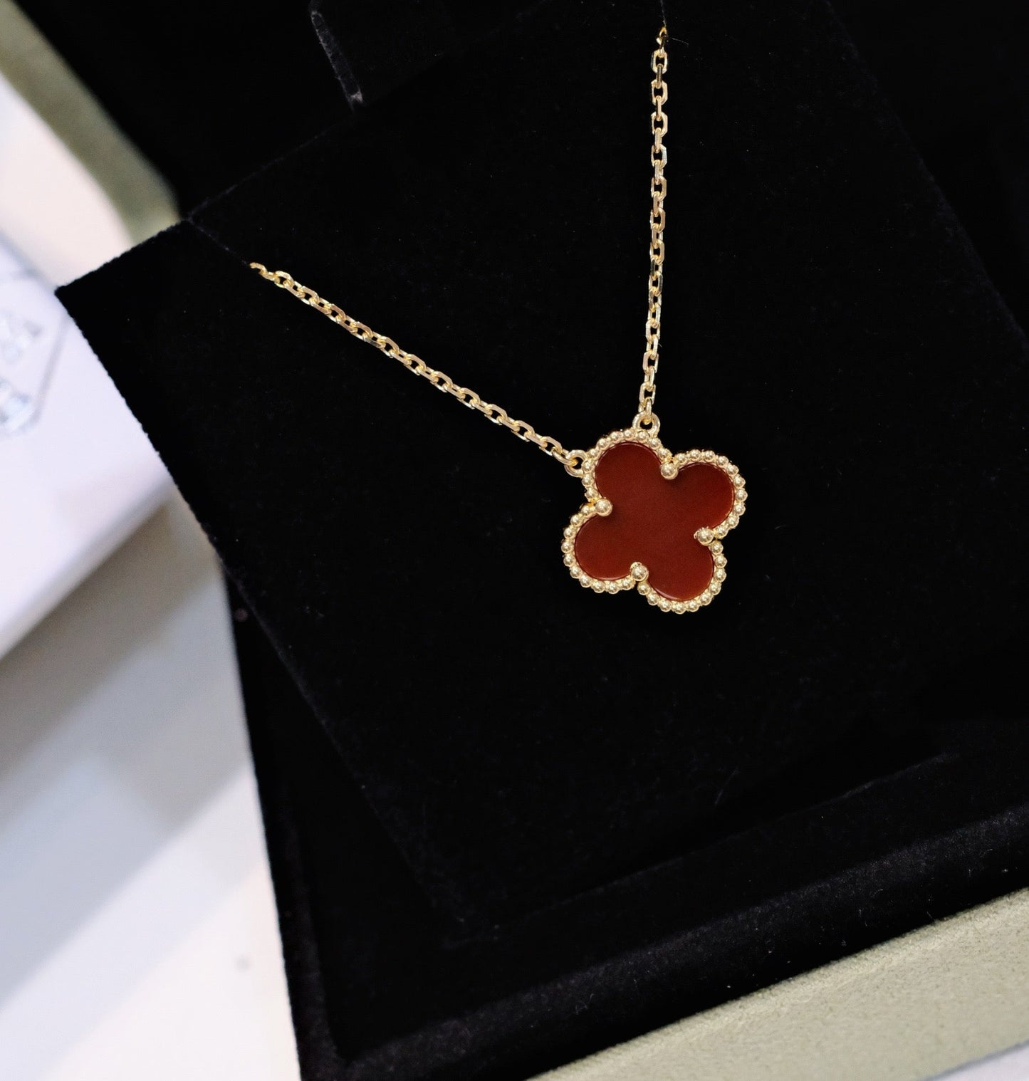 [Valéa jewellery]CLOVER 15MM CARNELIAN SINGLE FLOWER NECKLACE