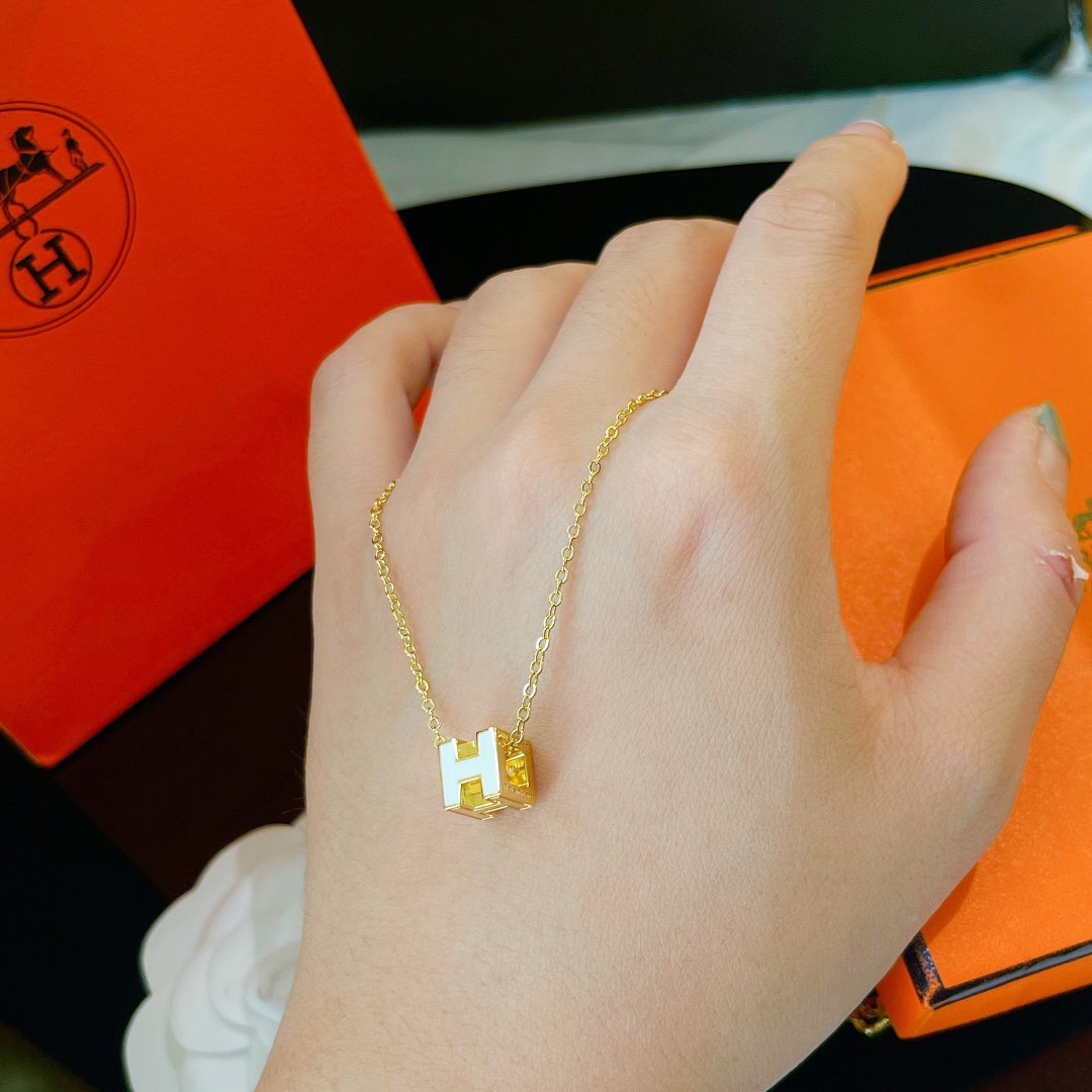 [Valéa jewellery]H WHITE SQUARE GOLD NECKLACE