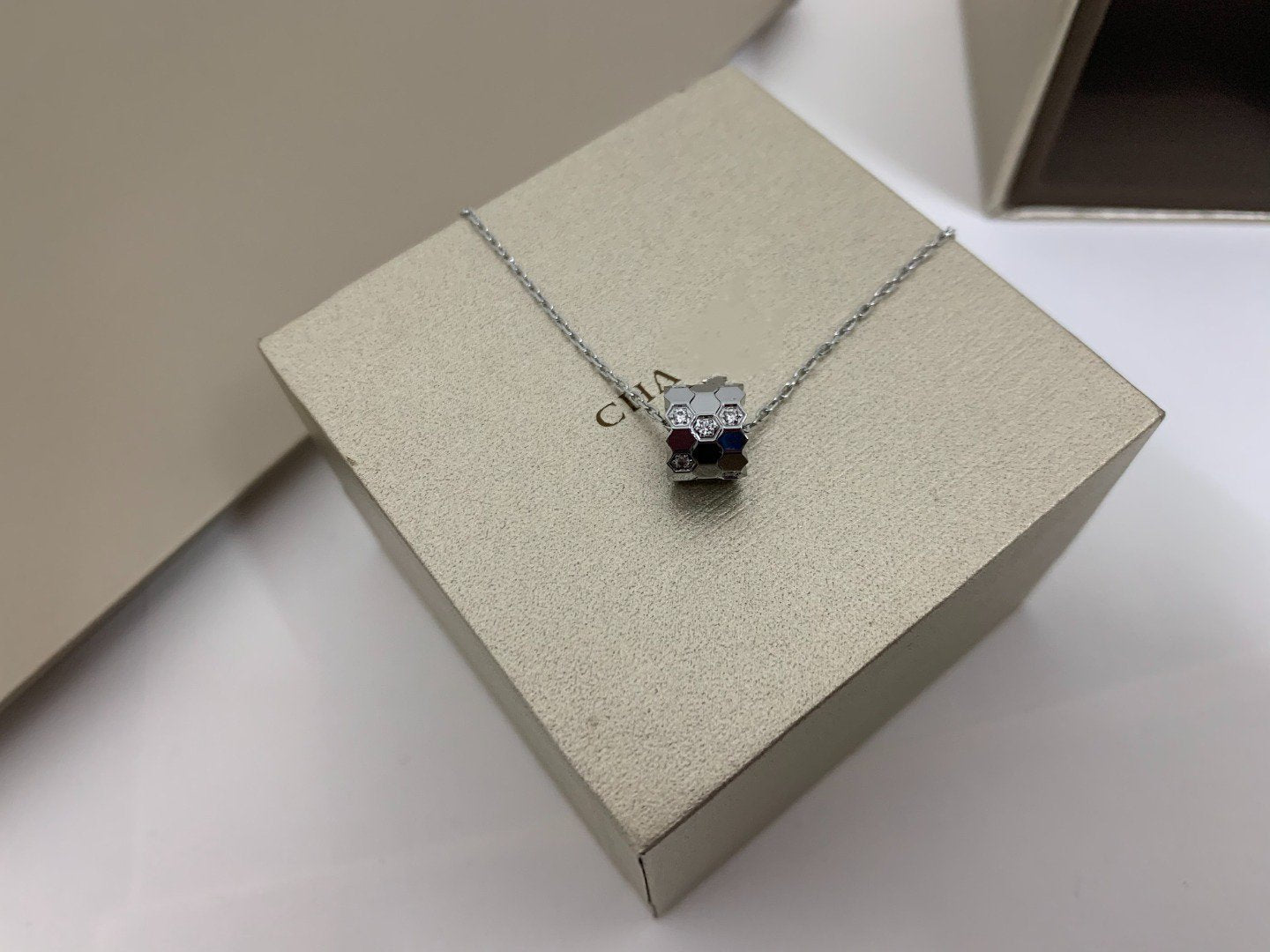 [Valéa jewellery]BEE LOVE DIAMOND NECKLACE