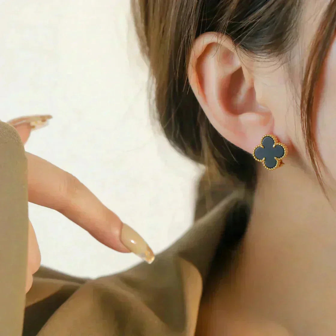 [Valéa jewellery]CLOVER MEDIUM 1 MOTIFS  ONYX STUD EARRINGS