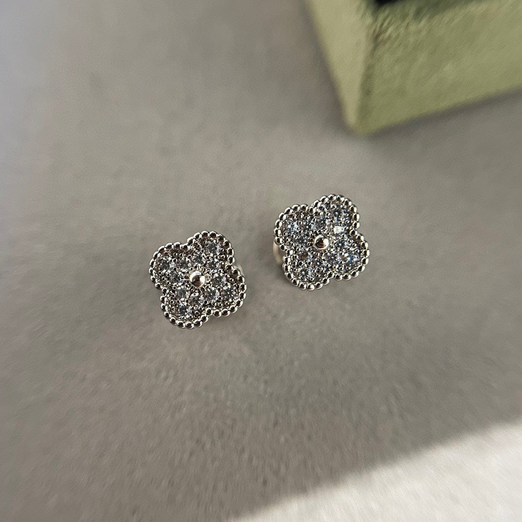 [Valéa jewellery]CLOVER MINI DIAMOND STUD EARRINGS